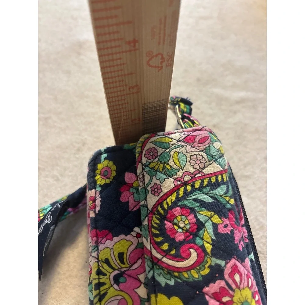 Vera Bradley Wristlet Wallet Womens Small‎ Blue Pink Floral Good Quilted Paisley